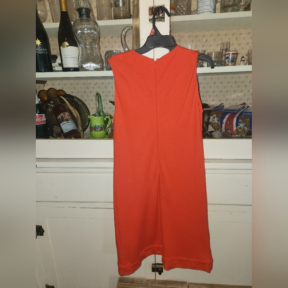 DVF Elegant Red Sleeveless Dress - Picture 3 of 3